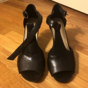 Kenneth Cole Reaction Roll Off T-sandal